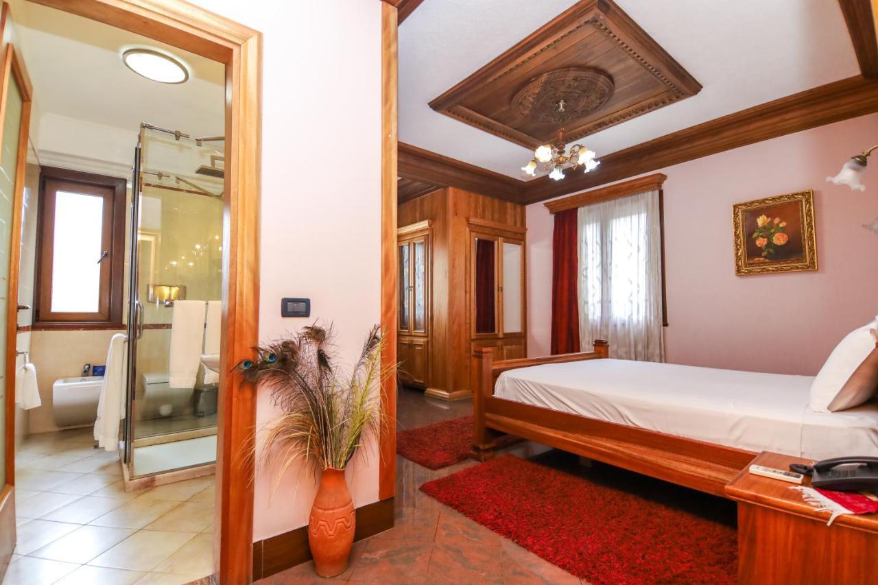 Brilant Antik Center Hotel Tirana Exteriör bild