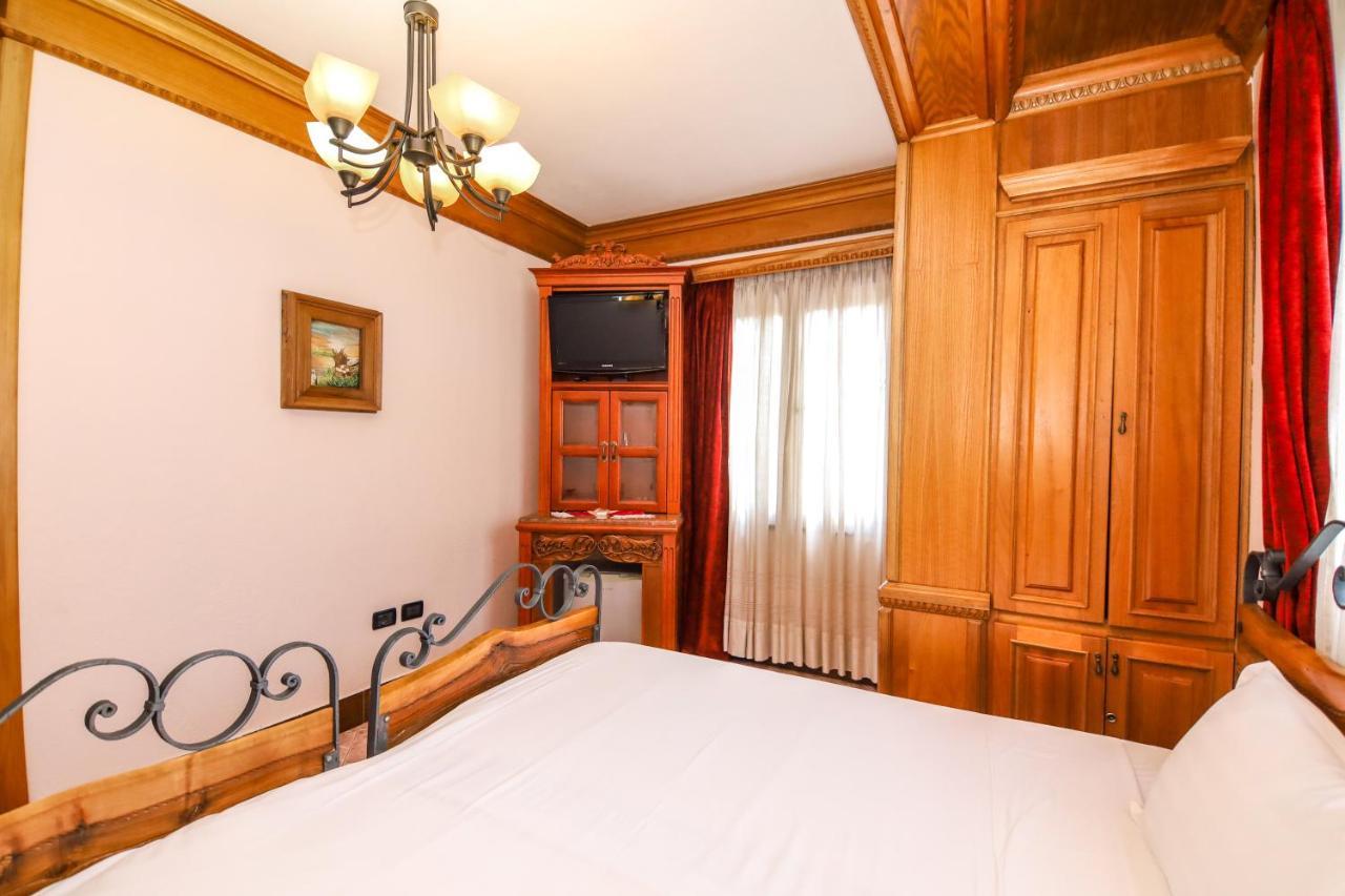 Brilant Antik Center Hotel Tirana Exteriör bild