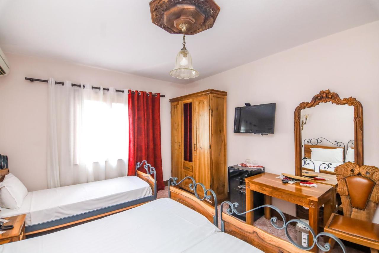 Brilant Antik Center Hotel Tirana Exteriör bild