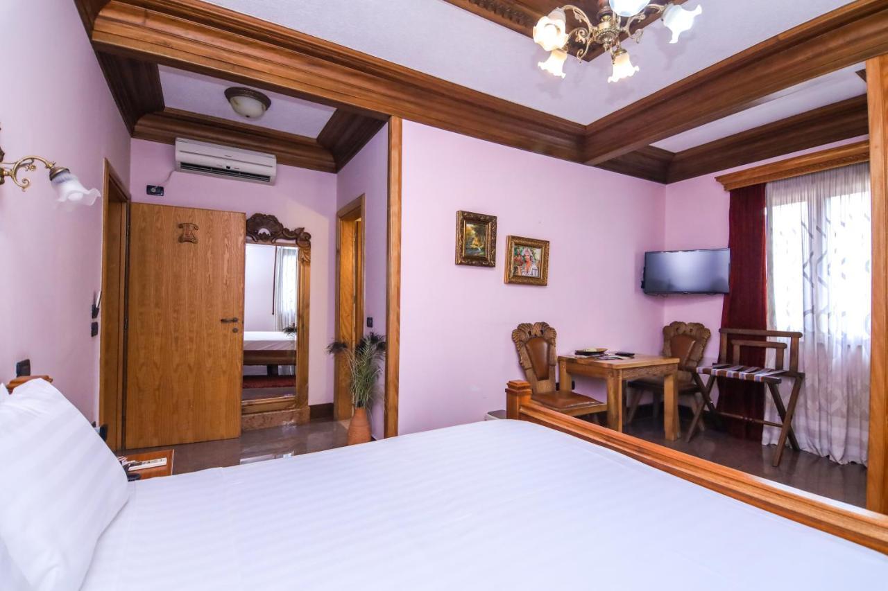 Brilant Antik Center Hotel Tirana Exteriör bild