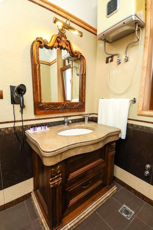 Brilant Antik Center Hotel Tirana Exteriör bild