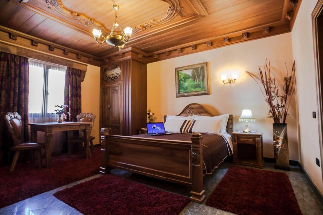 Brilant Antik Center Hotel Tirana Exteriör bild