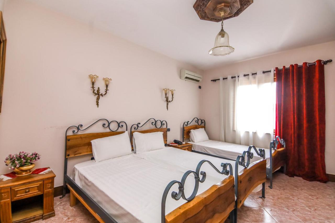 Brilant Antik Center Hotel Tirana Exteriör bild