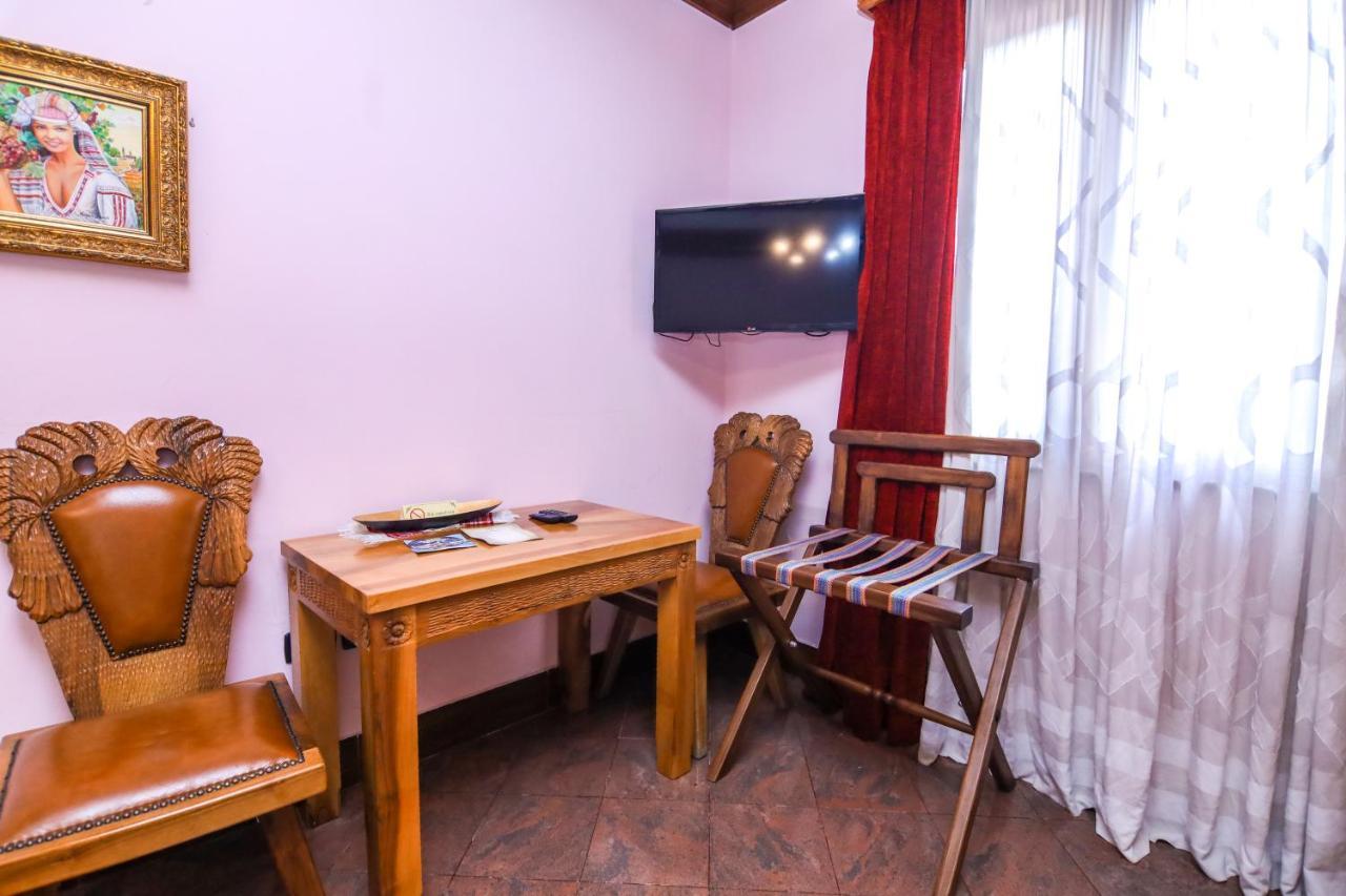 Brilant Antik Center Hotel Tirana Exteriör bild