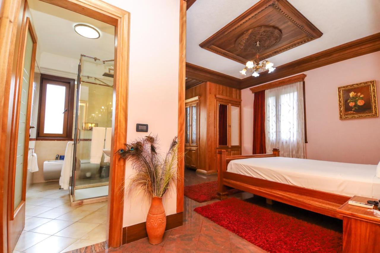 Brilant Antik Center Hotel Tirana Exteriör bild