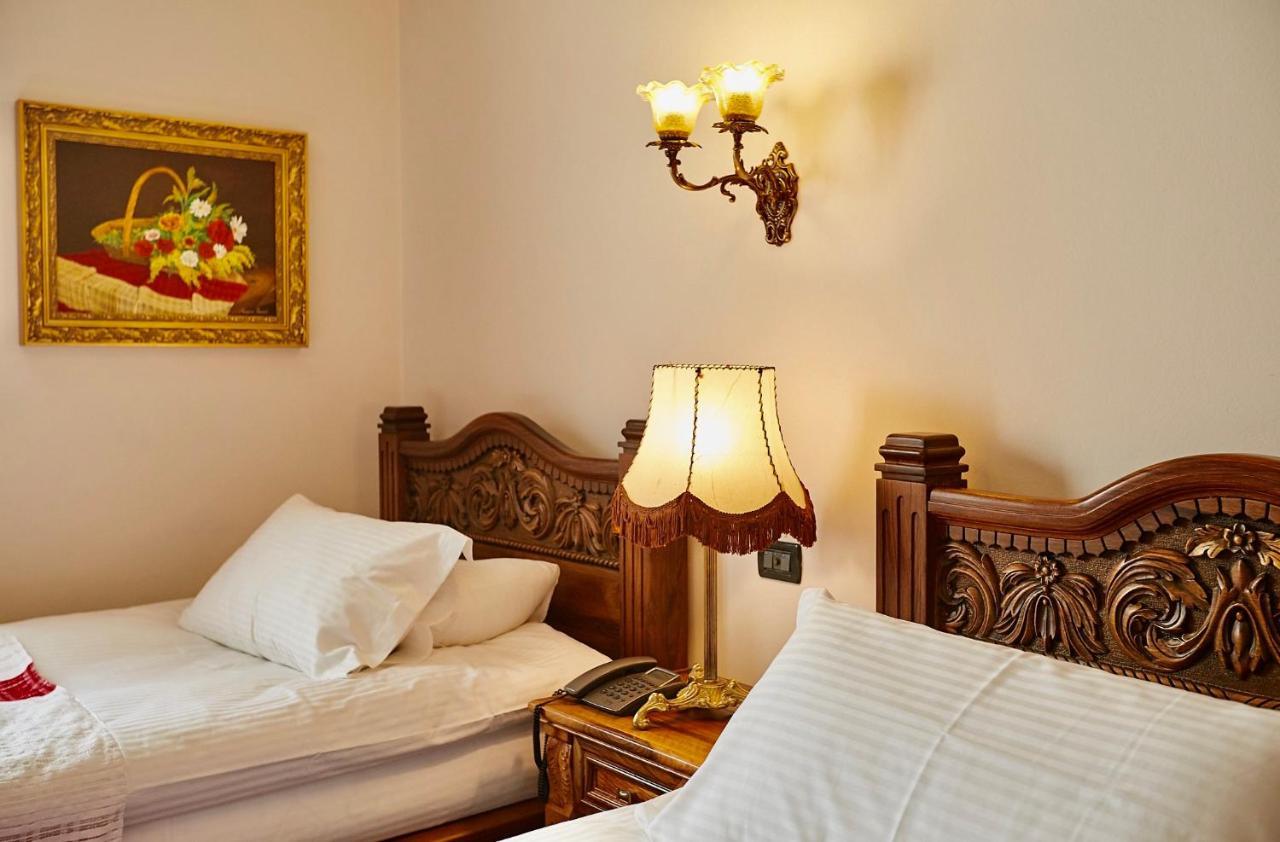 Brilant Antik Center Hotel Tirana Exteriör bild